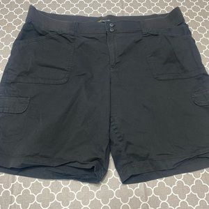 Lee women’s relaxed fit knit waist black cargo bermuda shorts (sz 22 plus)